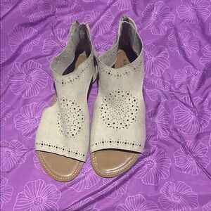 Arizona Jean Company Beige Women's Sandals